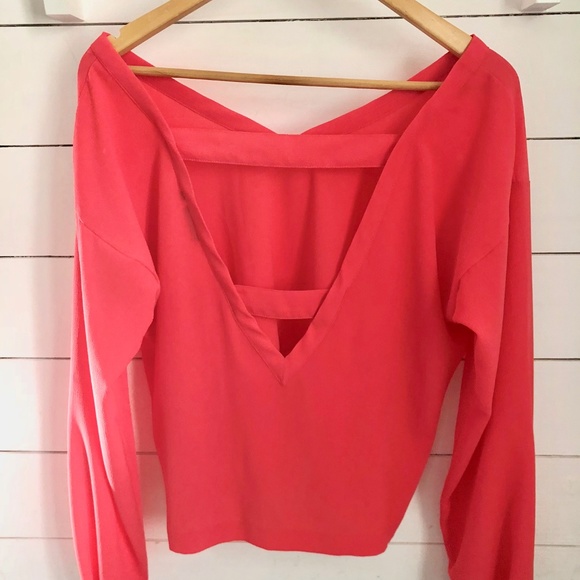 Deep V Coral Blouse 👚 - Picture 2 of 3